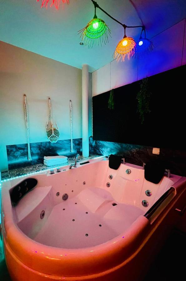 Jacuzzi Love Room パリ エクステリア 写真